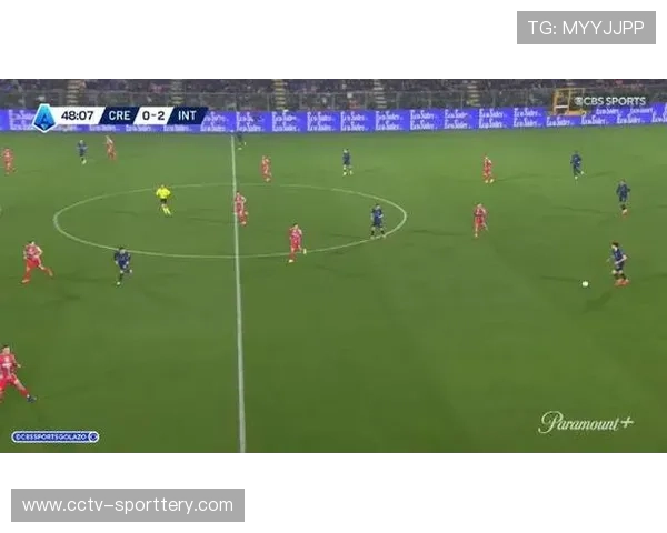 克雷莫内塞对阵国际米兰比赛一度中断,客队门奥代罗被球迷投掷烟花炸伤 克雷莫内塞对阵国际米兰比赛一度中断,客队门奥代罗被球迷投掷烟花炸伤